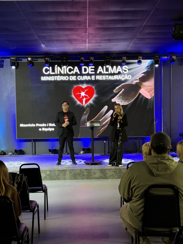 Ministrando na Clínica de Almas Orlando